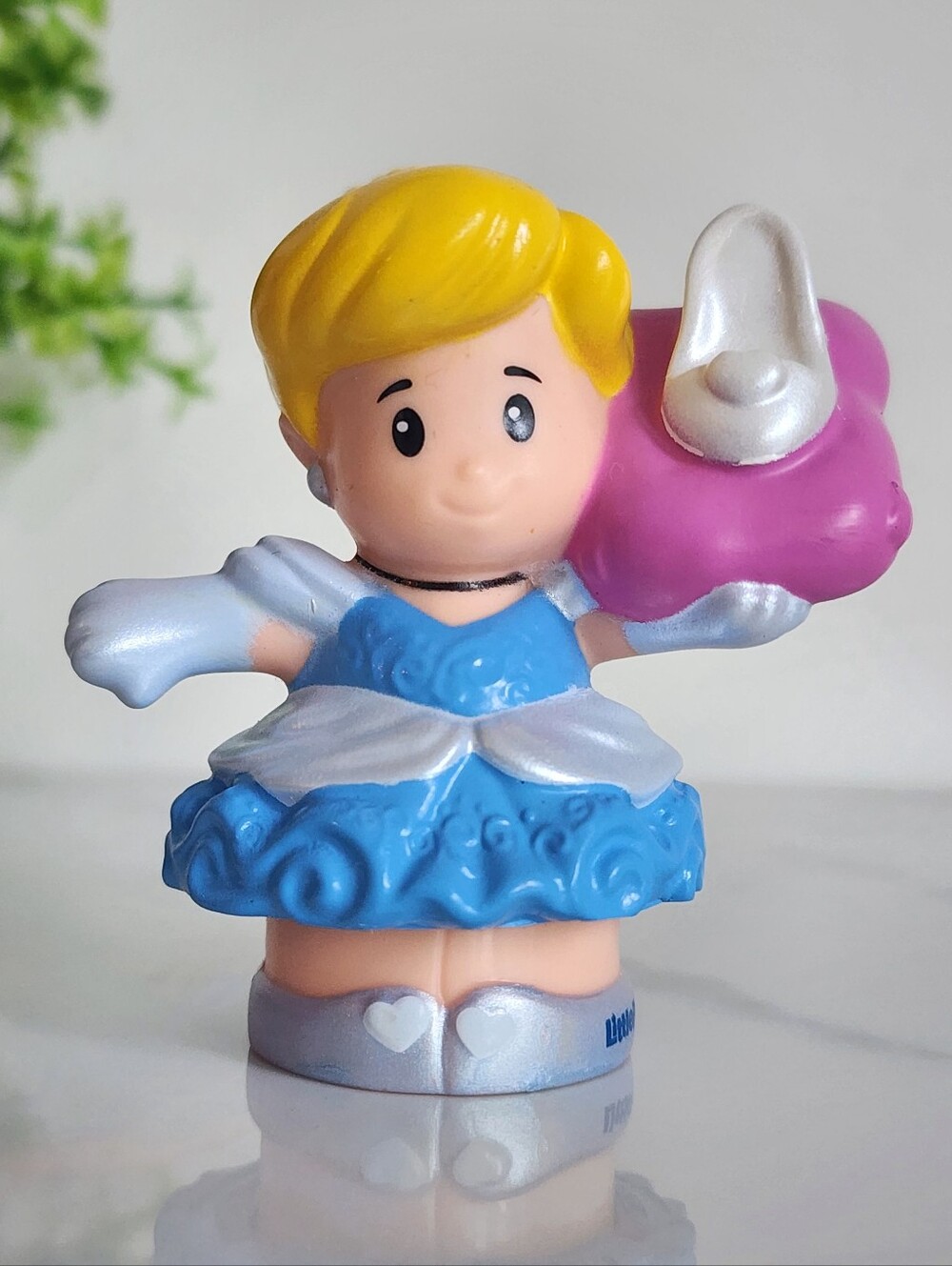 Fisher-Price Cinderella Little People Disney  Glass Slipper Figure 2016 2.75"